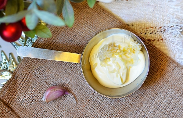 Майонез с чесноком