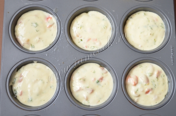 Тесто для маффинов с рыбой в формах