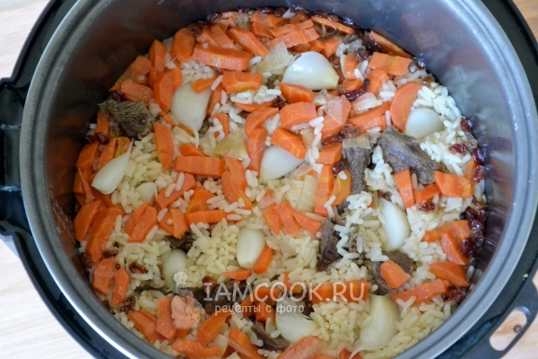 Готовый плов из баранины в мультиварке