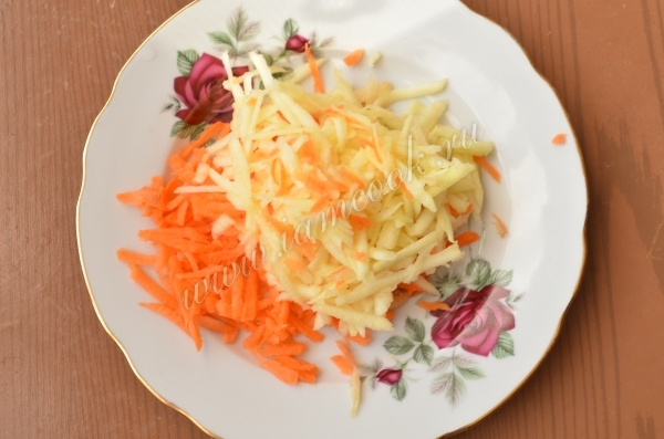 Тертая морковь и яблоко