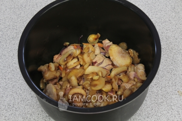 Положить грибы