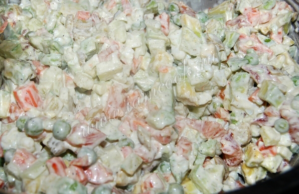 Оливье с слабо-соленой семгой