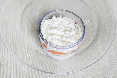 салат мимоза с рисом, слой 4