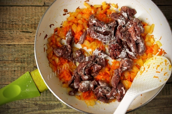 Обжарка печени с луком и морковью