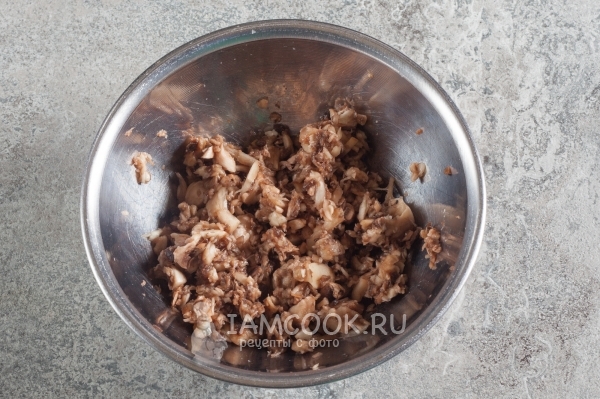 Измельчить грибы