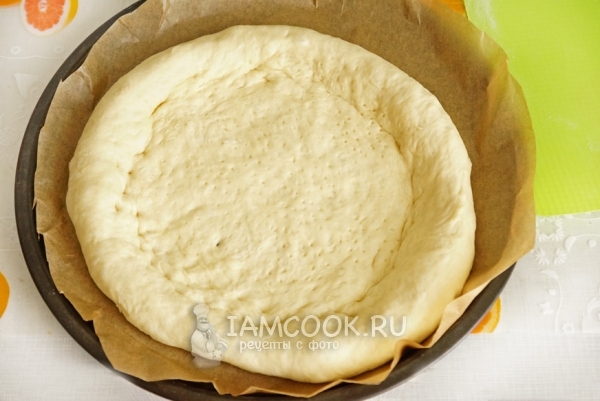 Положить лепешку на пекарскую бумагу