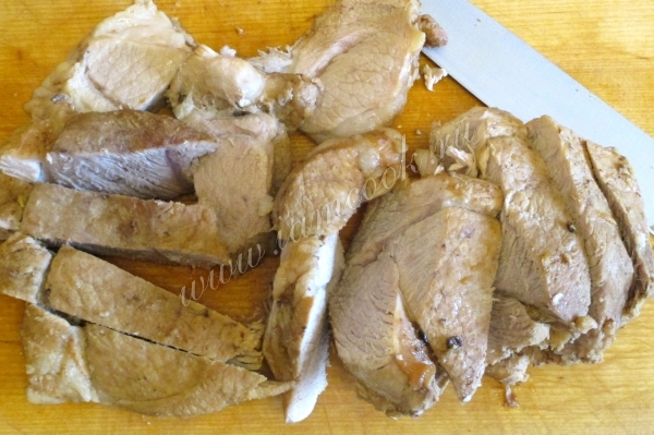 Свинину порезать