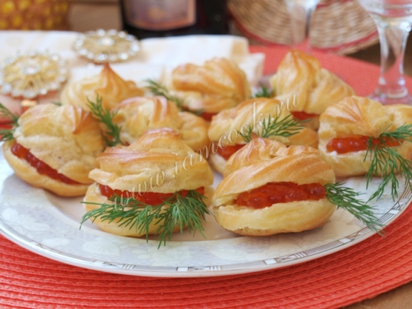 Профитроли с икрой, закуска к новогоднему столу