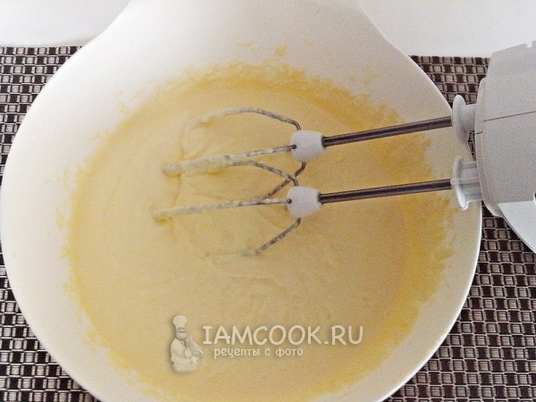 Взбить творожную массу