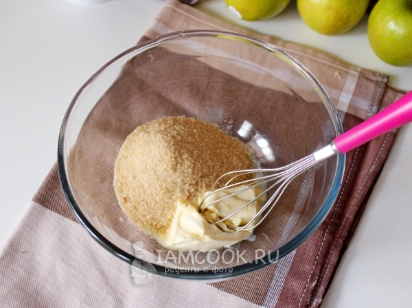 Взбить масло с сахаром