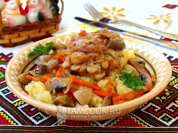 Фото курицы, тушенной с грибами в соевом соусе