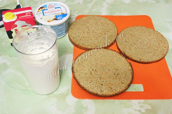 Разрезали корж