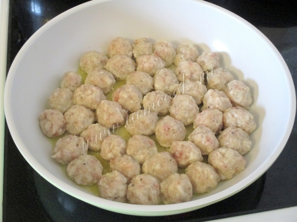 Лепим фрикадельки