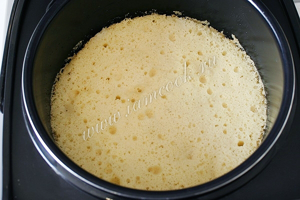 Готовим пирог из яблок в мультиварке