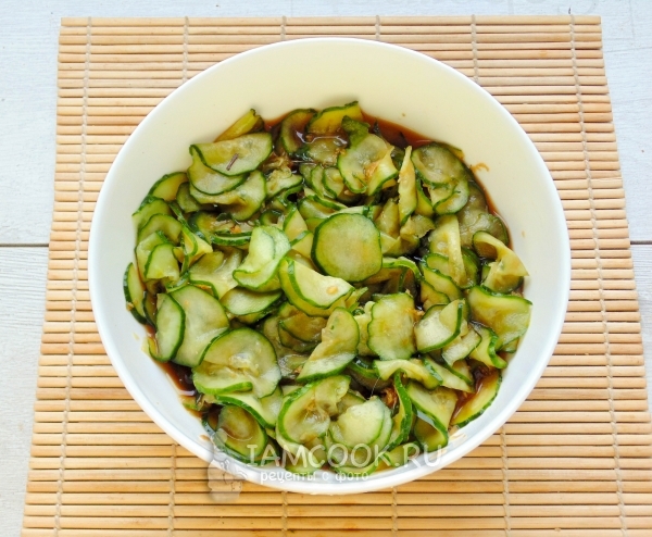 Готовый cуномоно – японский огуречный салат