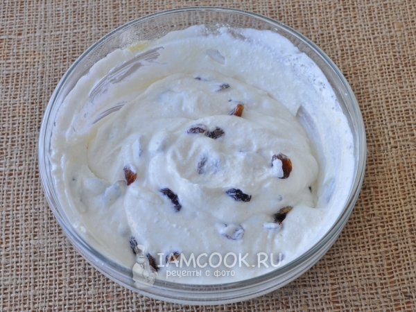 Положить изюм