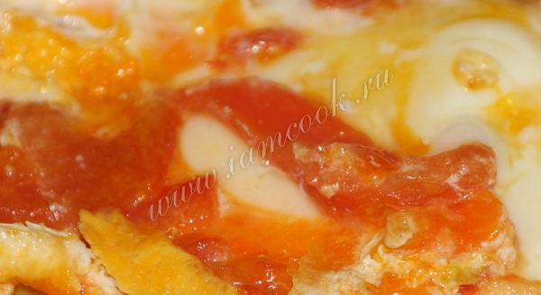 Фото яичницы с помидорами крупным планом