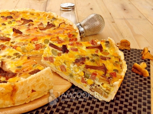 Готовый овощной пай с грибами