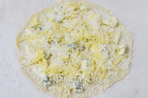 Добавить тертый Пармезан