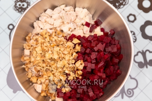 Положить орехи