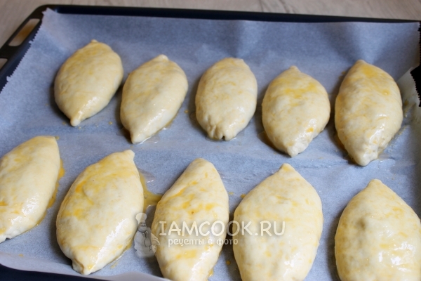 Смазать желтком