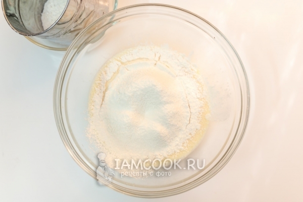 Добавить муку