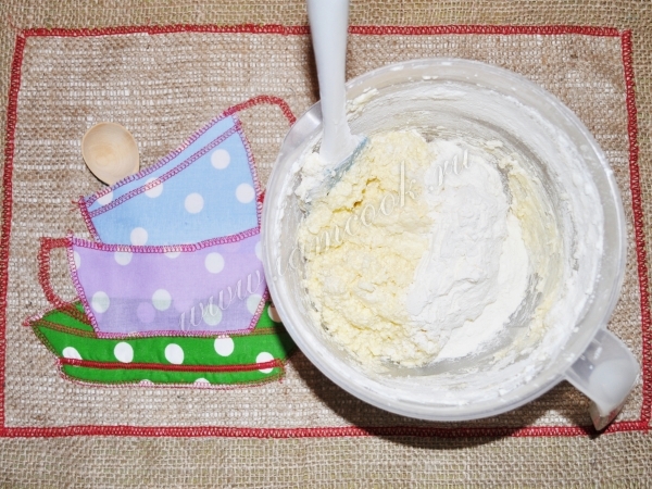 Добавить творог