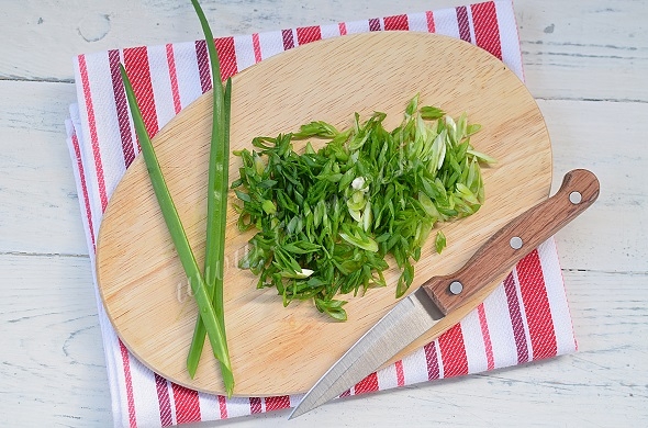 Мелко порубленный лук