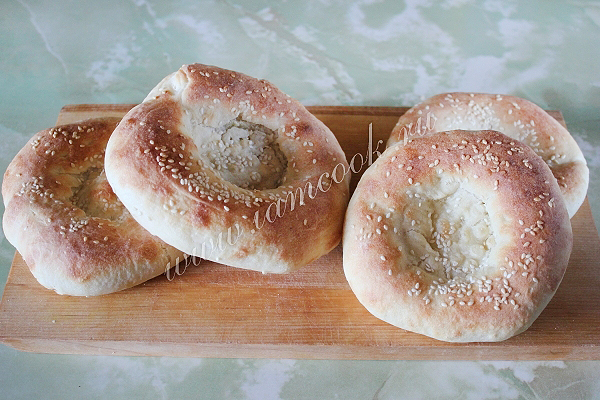 Вкусные узбекские лепешки с кунжутом