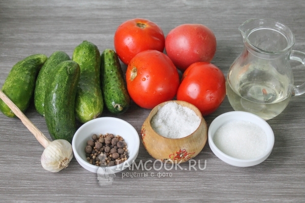Ингредиенты для огурцов в томатной заливке на зиму