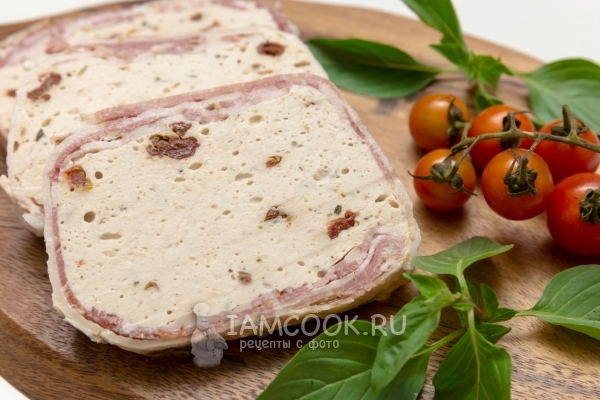 Фото куриного террина с вялеными помидорами