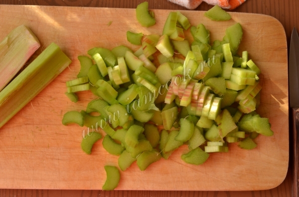 Ревень порезанный