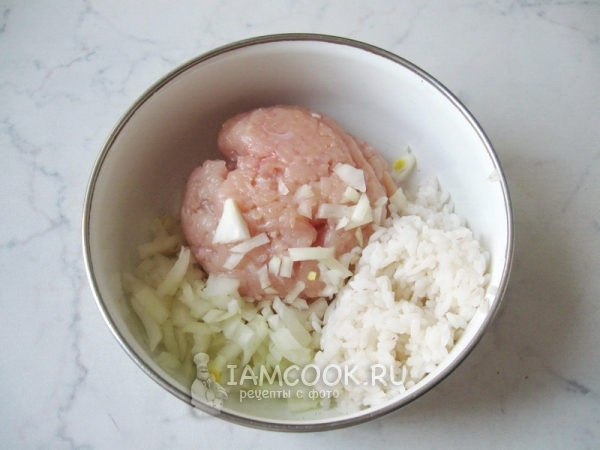 Положить фарш