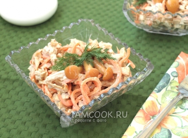 Фото салата с курицей и маринованными опятами