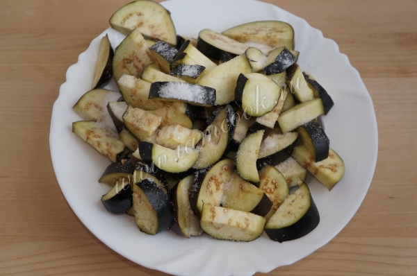 Баклажаны с солью