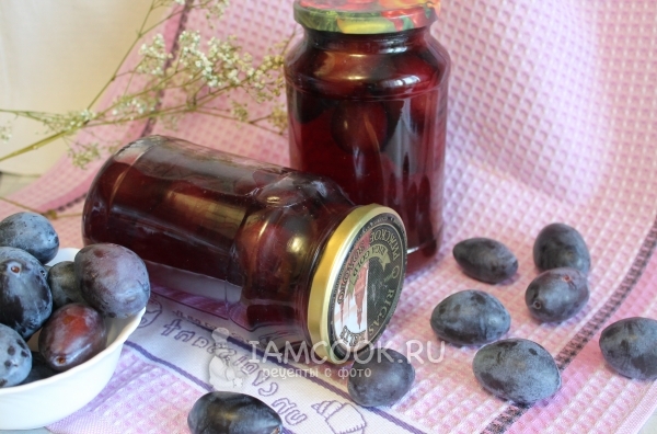 Фото сливового компота с косточками на зиму