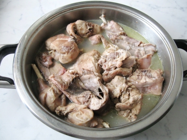 Кролик в бульоне