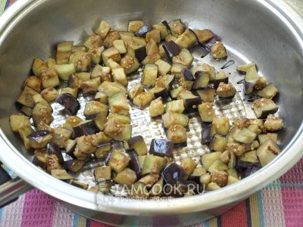 Обжарить баклажан