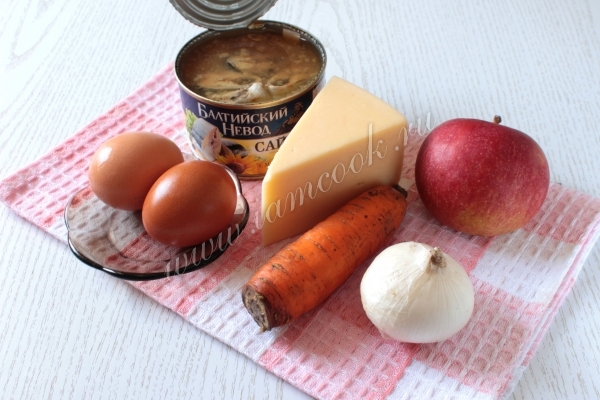 Ингредиенты для салата Мимоза с яблоками