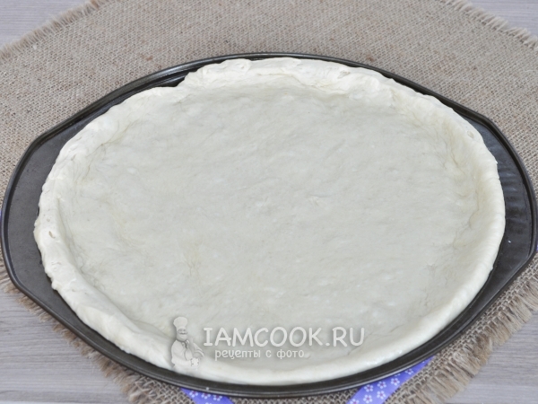 Положить тесто в форму