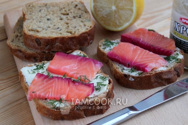 Фото гравлакса на бутербродах