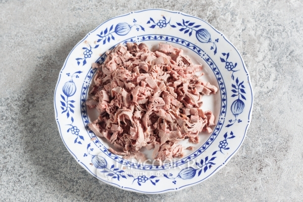 Нарезать мясо