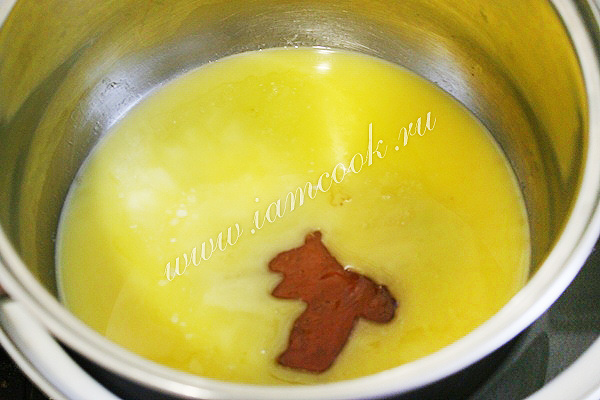 Растопленное масло с мёдом