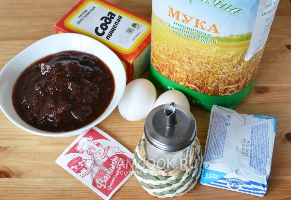 Ингредиенты для пирога с вареньем на скорую руку