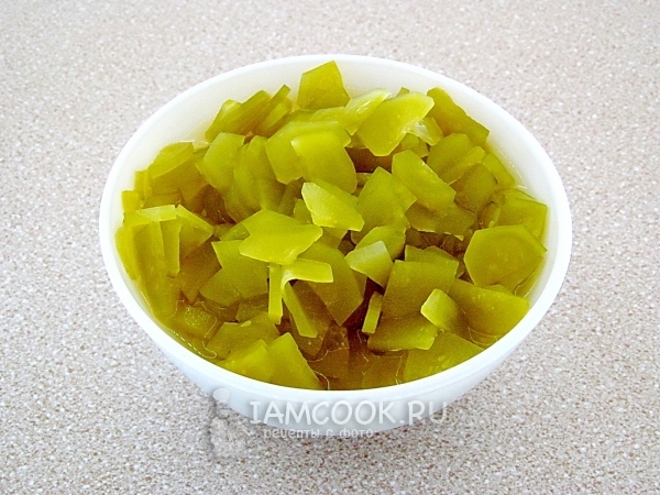 Влить в огурцы воду