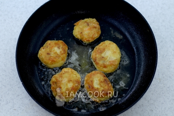 Пожарить котлеты