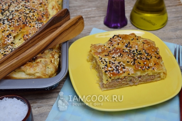 Готовый пирог с картошкой и фаршем