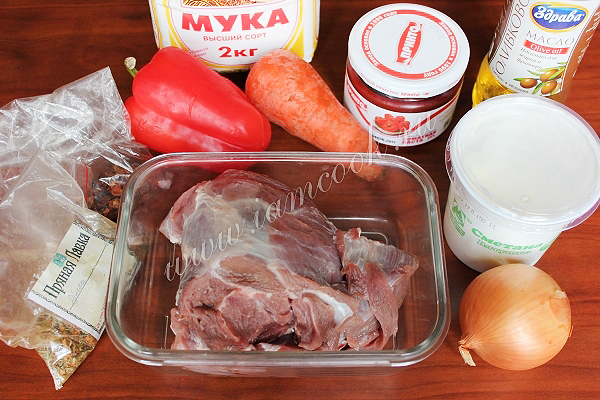 Ингредиенты для гуляша из свинины в мультиварке