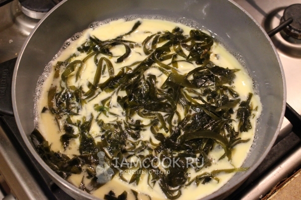 Положить морскую капусту