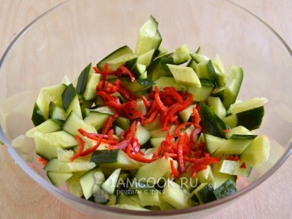 Соединить огурец с перцем